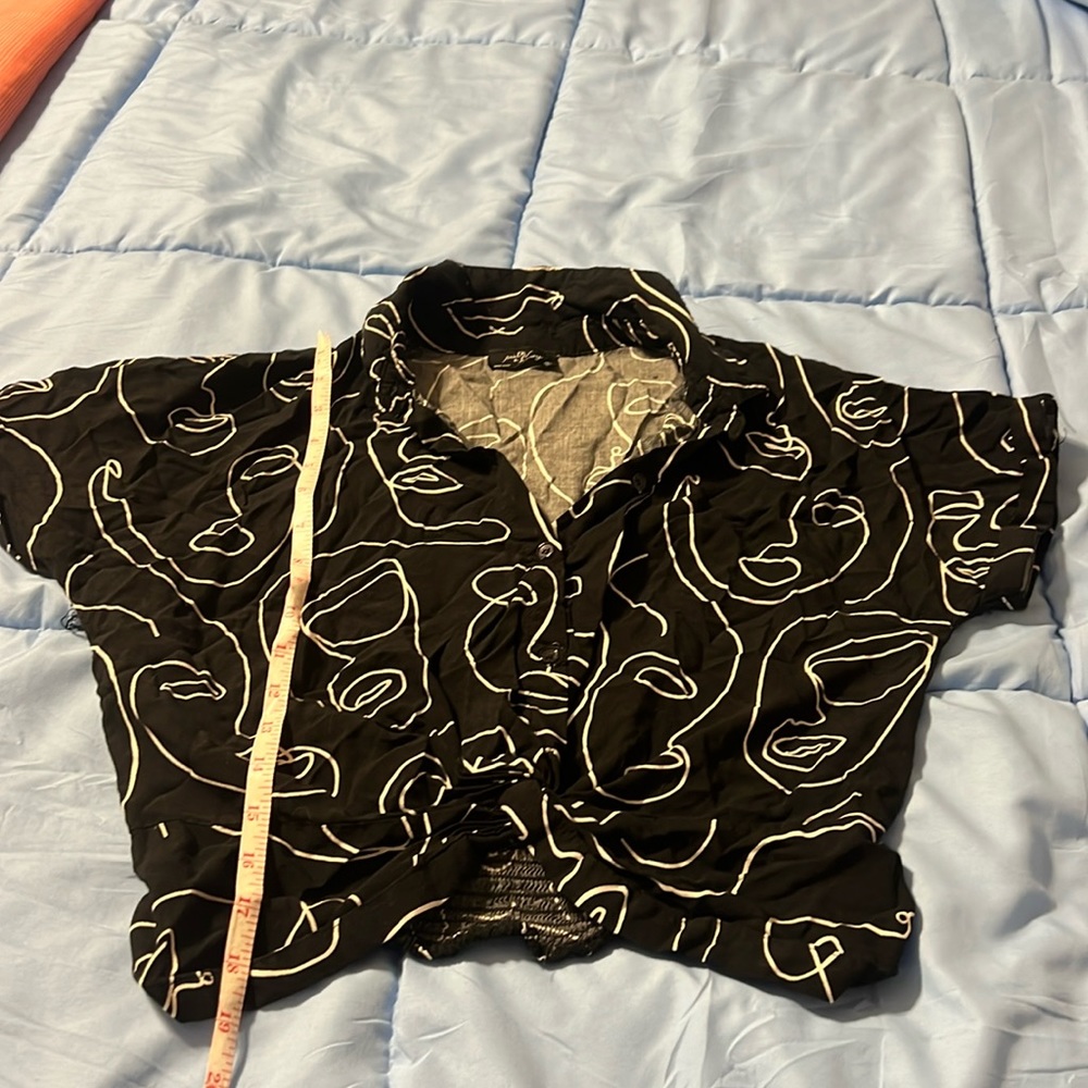 Juniors size XL milk and honey crop top